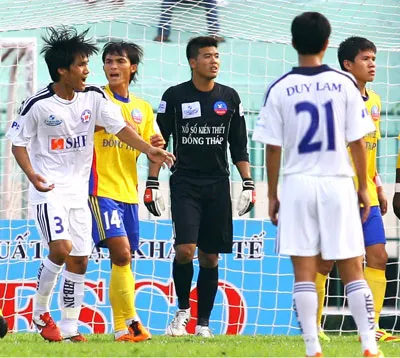 Vòng 25 V-League 2012 (ngày 12-8): Ngai vàng có chủ?