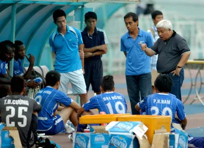 Tình thế V-League sau vòng đấu thứ 25: Trò đùa số phận