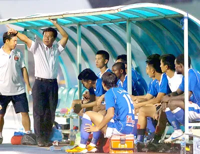 V-League 2012: Chuyện bi, hài ở đích đến