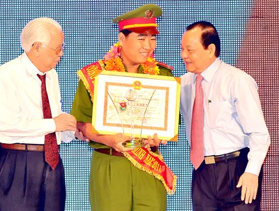 Cảnh sát không quân phục