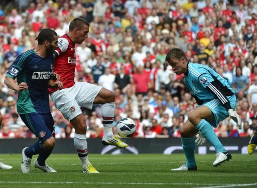 Khởi tranh Giải Ngoại hạng Anh: Arsenal bị cầm hòa, Liverpool thua bẽ mặt