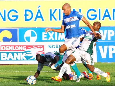 Dư âm vòng 26 V-League 2012 - Ai là người tử tế?