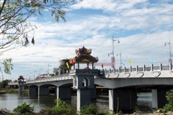 The newly opened bridge will reduce the traffic load over the Perfume River in Hue City (Photo SGGP) The newly opened bridge will reduce the traffic load over the Perfume River in Hue City (Photo SGGP)