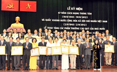 Organizations and individuals receive State awards (Photo: SGGP) Organizations and individuals receive State awards (Photo: SGGP)