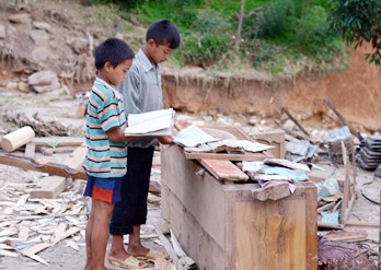 After the flashfloods, students need assistance for the new academic year in Nam Luc Commune in Bac Ha District of Lao Cai Province (Photo: VOV online) After the flashfloods, students need assistance for the new academic year in Nam Luc Commune in Bac Ha District of Lao Cai Province (Photo: VOV online)