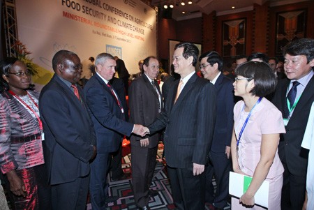 Prime Minister Nguyen Tan Dung at the conference. (Photo: VnExpress) Prime Minister Nguyen Tan Dung at the conference. (Photo: VnExpress)