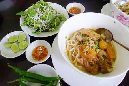 Mi Quang (Quang noodle) (Photo: SGGP) Mi Quang (Quang noodle) (Photo: SGGP)