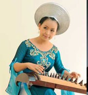 Zither artist Hai Phuong Zither artist Hai Phuong