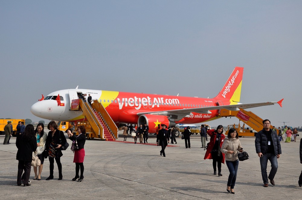 VietJet Air's inaugural flight from Ho Chi Minh City landed at Noi Bai International Airport in late 2011 (Photo: Kieu Duong) VietJet Air's inaugural flight from Ho Chi Minh City landed at Noi Bai International Airport in late 2011 (Photo: Kieu Duong)