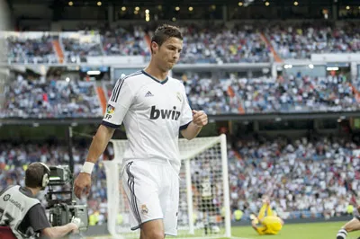 Ronaldo chỉ muốn thêm tiền