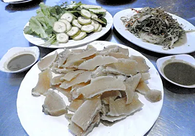 Da dugong trên bàn nhậu. Da dugong trên bàn nhậu.