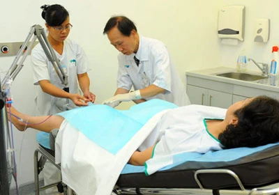 Thêm 2 vụ “tố” Bệnh viện Pháp - Việt (FV): Mổ gây chết người
