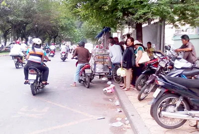 Trạm xe buýt bát nháo