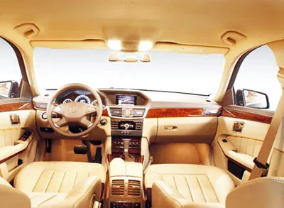 Mercedes-Benz E200 có nội thất rất sang trọng Mercedes-Benz E200 có nội thất rất sang trọng
