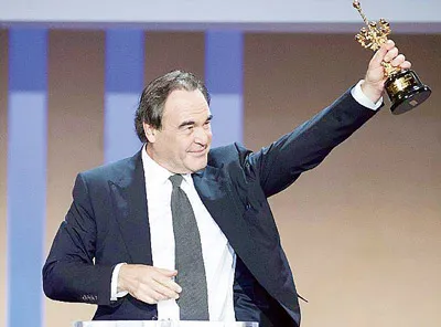 Đạo diễn Oliver Stone nhận giải thành tựu trọn đời
