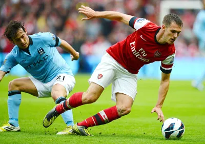 Lối đi bóng táo bạo của Ramsey đã tạo ra không ít cơ hội tốt cho Arsenal ở hiệp 1. Lối đi bóng táo bạo của Ramsey đã tạo ra không ít cơ hội tốt cho Arsenal ở hiệp 1.