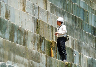 Đoàn khảo sát địa chất của Viện Khoa học Công nghệ Việt Nam kiểm tra thủy điện Sông Tranh 2. Đoàn khảo sát địa chất của Viện Khoa học Công nghệ Việt Nam kiểm tra thủy điện Sông Tranh 2.