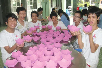 Tự hào “Lồng đèn tạo hình bản đồ Việt Nam”