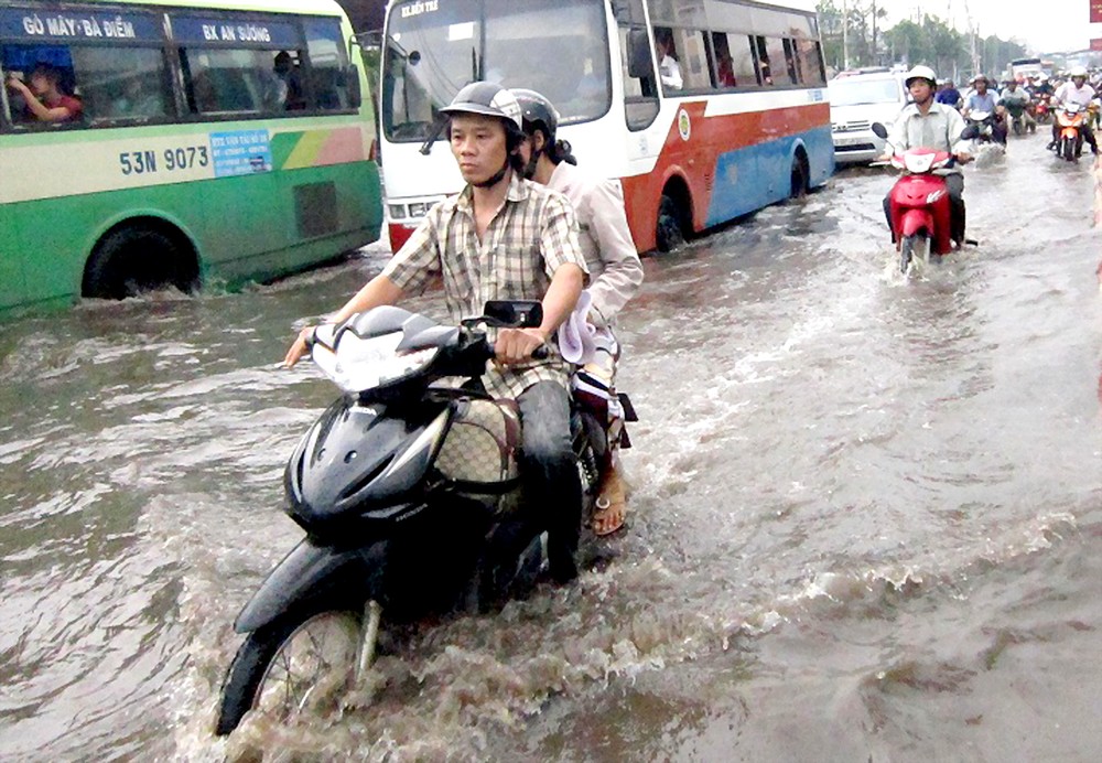 Several City streets are flooded from high tide and heavy rains on October 1 (Photo: SGGP) Several City streets are flooded from high tide and heavy rains on October 1 (Photo: SGGP)
