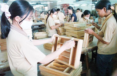 Wooden furniture exporters need more support from the government (Photo: SGGP) Wooden furniture exporters need more support from the government (Photo: SGGP)