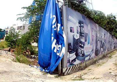 The tallest twin tower project in the central region is now an abandoned site in the center of Da Nang City (Photo: SGGP) The tallest twin tower project in the central region is now an abandoned site in the center of Da Nang City (Photo: SGGP)