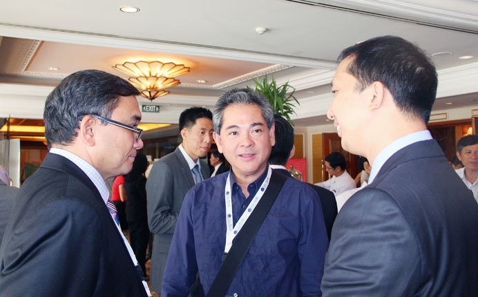 Philippine and HCMC businessmen discuss during a break at the Trade and Investment Conference at the Sheraton Saigon Hotel HCMC. (Photo: TBKTSG) Philippine and HCMC businessmen discuss during a break at the Trade and Investment Conference at the Sheraton Saigon Hotel HCMC. (Photo: TBKTSG)