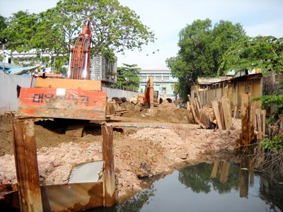 The Tan Hoa-Lo Gom Canal clean-up is expected to complete by 2014 (Photo: SGGP) The Tan Hoa-Lo Gom Canal clean-up is expected to complete by 2014 (Photo: SGGP)