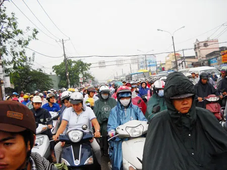 TPHCM: Nhiều tuyến đường, nhà dân lại bị ngập nước ảnh 5 TPHCM: Nhiều tuyến đường, nhà dân lại bị ngập nước ảnh 5