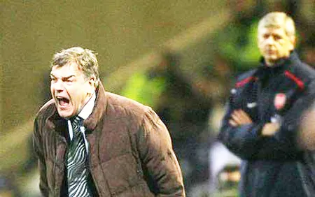 West Ham (7) - Arsenal (8), (23 giờ 30 ngày 6-10): Arsenal, hãy coi chừng!