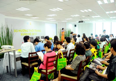 Thông qua hội thảo chuyên đề lần này, FADIN mong muốn chuyển tải những thông điệp tích cực về xu hướng thời trang Thông qua hội thảo chuyên đề lần này, FADIN mong muốn chuyển tải những thông điệp tích cực về xu hướng thời trang