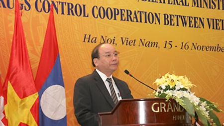 Deputy Prime Minister Nguyen Xuan Phuc delivers his speech at the meeting (Photo: VNExpress) Deputy Prime Minister Nguyen Xuan Phuc delivers his speech at the meeting (Photo: VNExpress)