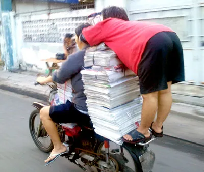 “Gánh xiếc” trên đường Điện Biên Phủ, quận 3. “Gánh xiếc” trên đường Điện Biên Phủ, quận 3.
