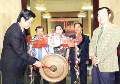 Là một công ty duy nhất về kinh doanh taxi được niêm yết trên thị trường chứng khoán (MCK: VNS) với hơn 680 cổ đông và tổng tài sản gần 1.800 tỷ đồng Là một công ty duy nhất về kinh doanh taxi được niêm yết trên thị trường chứng khoán (MCK: VNS) với hơn 680 cổ đông và tổng tài sản gần 1.800 tỷ đồng