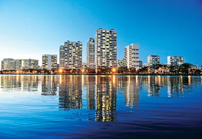 Khu dân cư Panaroma của Phú Mỹ Hưng nhìn từ bên kia sông Rạch Rơi. Khu dân cư Panaroma của Phú Mỹ Hưng nhìn từ bên kia sông Rạch Rơi.