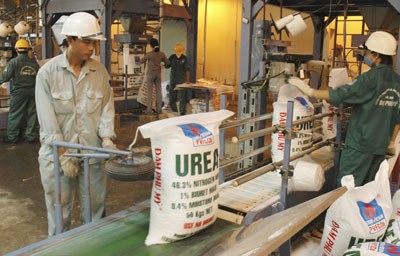 A fertilizer production plant in HCMC (Photo: SGGP) A fertilizer production plant in HCMC (Photo: SGGP)