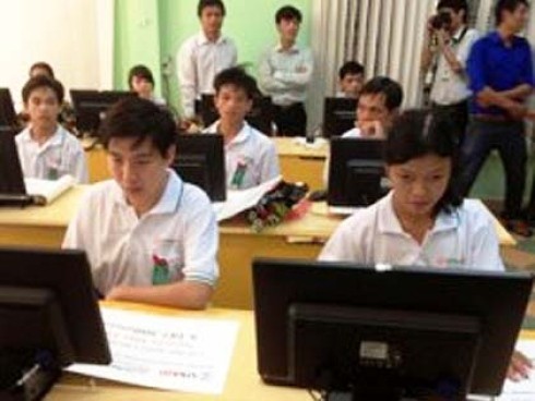 Disabled students learning IT skills at Dong A University (Photo: Courtesy USAID) Disabled students learning IT skills at Dong A University (Photo: Courtesy USAID)