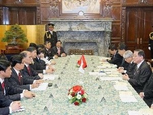 NA Chairman Nguyen Sinh Hung holds talks with President of Japan’s House of Councillors Hirata Kenji. Photo: VNA NA Chairman Nguyen Sinh Hung holds talks with President of Japan’s House of Councillors Hirata Kenji. Photo: VNA