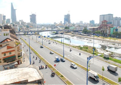 Vo Van Kiet Boulevard--a facility using foreign capital efficiently (Photo: CAO THANG SGGP) Vo Van Kiet Boulevard--a facility using foreign capital efficiently (Photo: CAO THANG SGGP)