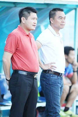 Nguyen Duc Thuy (L), owner of Saigon XT Football Club ( Photo SGGP) Nguyen Duc Thuy (L), owner of Saigon XT Football Club ( Photo SGGP)