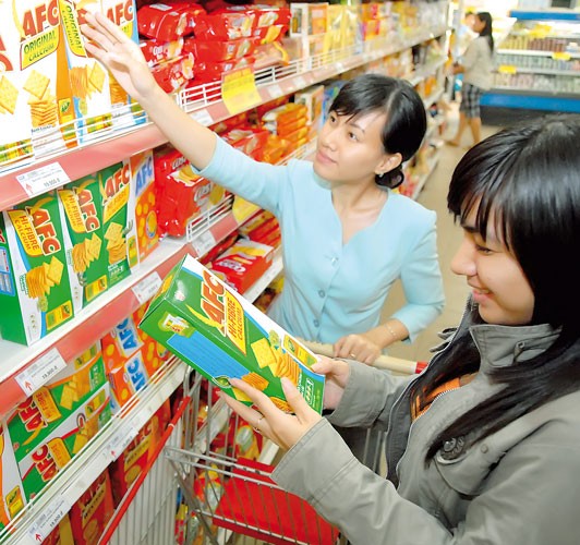 More consumers have chosen domestic-made sweetmeats. (Photo: SGGP) More consumers have chosen domestic-made sweetmeats. (Photo: SGGP)