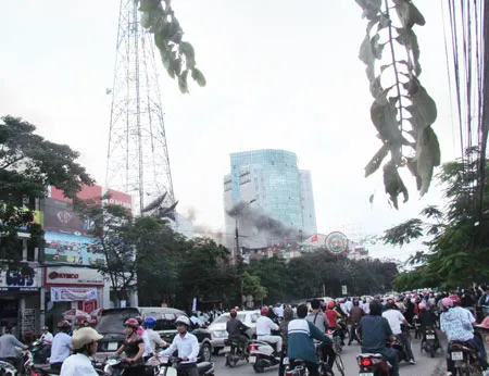 Hà Tĩnh: Cháy Trung tâm thương mại – Khách sạn BMC, một người tử vong ảnh 2 Hà Tĩnh: Cháy Trung tâm thương mại – Khách sạn BMC, một người tử vong ảnh 2