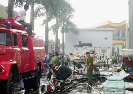 Hà Tĩnh: Cháy Trung tâm thương mại – Khách sạn BMC, một người tử vong ảnh 3 Hà Tĩnh: Cháy Trung tâm thương mại – Khách sạn BMC, một người tử vong ảnh 3