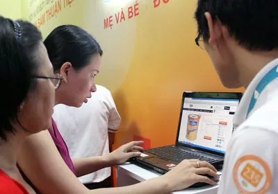 Khách hàng trải nghiệm mua sản phẩm trên 123.vn. Khách hàng trải nghiệm mua sản phẩm trên 123.vn.