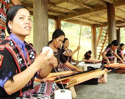 Ethnic minority women are weaving Zeng Ethnic minority women are weaving Zeng