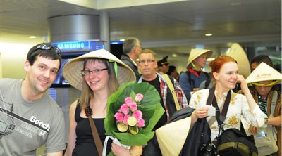 First foreign visitors to Vietnam in 2013 (Photo: SGGP) First foreign visitors to Vietnam in 2013 (Photo: SGGP)