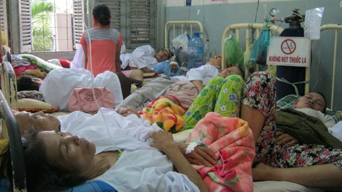 Two or three patients in one bed Two or three patients in one bed