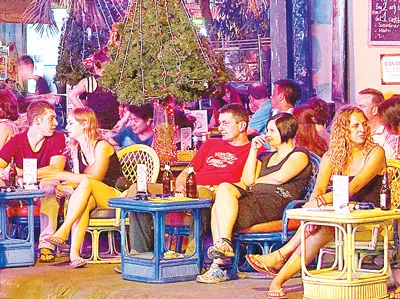 Khu “Phố Tây” Đề Thám – Bùi Viện góp thêm sự sinh động nhịp sống của TP. Khu “Phố Tây” Đề Thám – Bùi Viện góp thêm sự sinh động nhịp sống của TP.