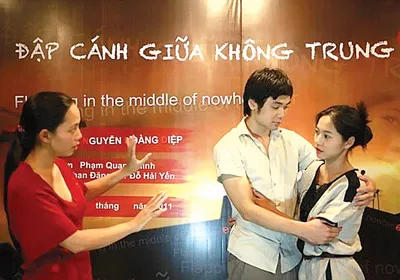 Một buổi casting của đoàn phim Đập cánh giữa không trung. Một buổi casting của đoàn phim Đập cánh giữa không trung.