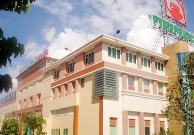 Nhà máy thuốc vô trùng hiện đại bậc nhất khu vực (WHO – GMP) với 4 phân xưởng: thuốc bột đông khô, thuốc bột pha tiêm, dung dịch tiêm, thuốc nhỏ mắt Nhà máy thuốc vô trùng hiện đại bậc nhất khu vực (WHO – GMP) với 4 phân xưởng: thuốc bột đông khô, thuốc bột pha tiêm, dung dịch tiêm, thuốc nhỏ mắt