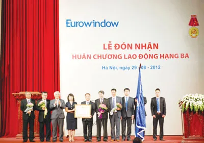 Huân chương Lao động hạng ba là phần thưởng ghi nhận những nỗ lực, đóng góp Eurowindow trong 10 năm qua Huân chương Lao động hạng ba là phần thưởng ghi nhận những nỗ lực, đóng góp Eurowindow trong 10 năm qua